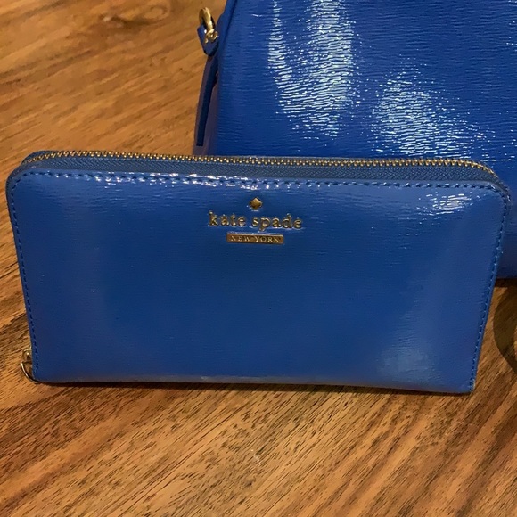 Blue patent leather Kate Spade bag with wallet - Picture 2 of 6